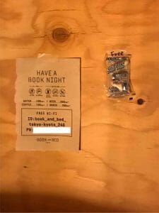 BookAndBedTokyo京都店のBookShelfの中の注意書き