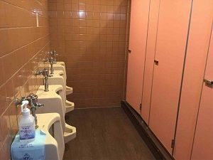 ニュー紅陽の男子トイレ