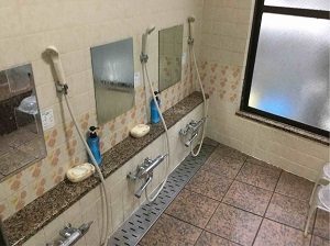 ビジネスホテル加賀舎の大浴場洗い場