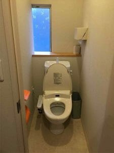 千住田村屋のトイレ個室