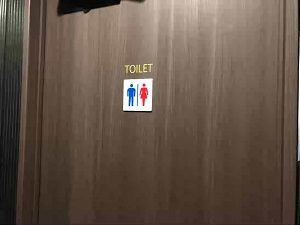 丸忠チェントロの共用トイレ入口