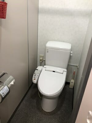 ホテルアクセラの共用トイレ個室