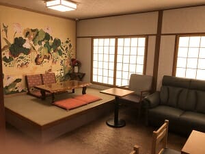 東京SA旅館の共用スペースは和風テイスト
