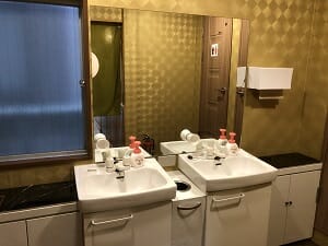 東京SA旅館の共用洗面スペース